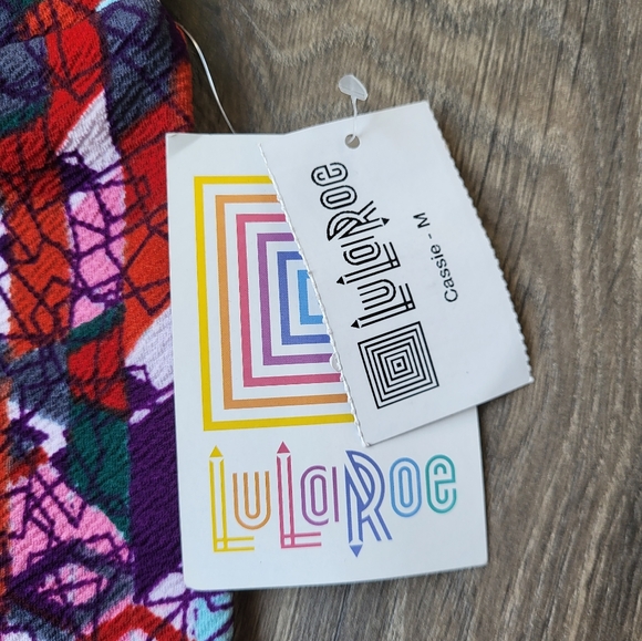 Lularoe Cassie Printed Skirt {Medium} NWT - Picture 3 of 9